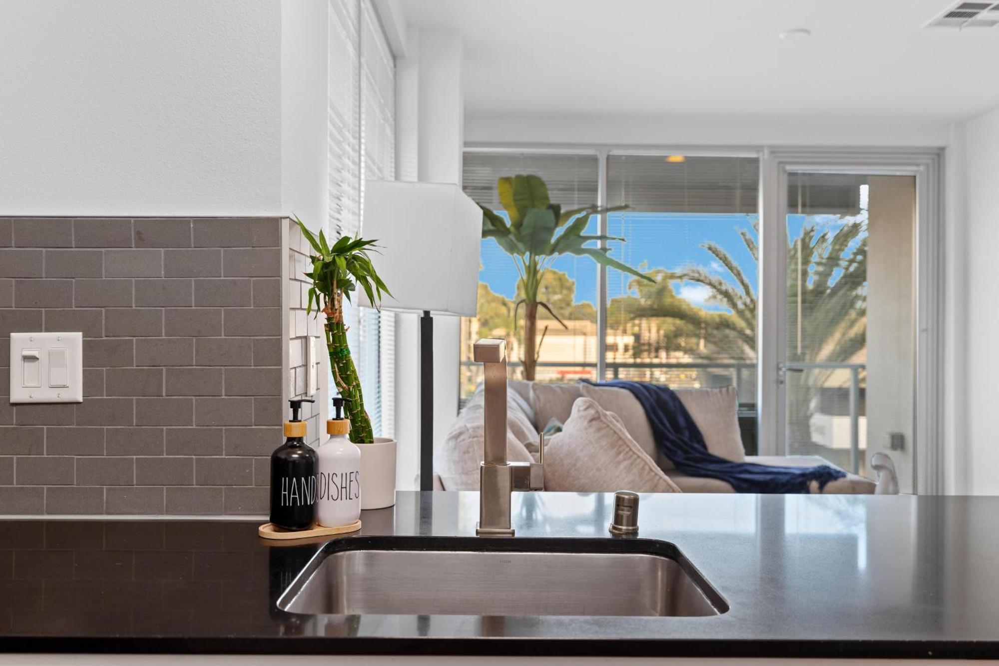The Rose-Spacious 3-Bedroom Retreat In The Heart Of Marina Del Rey Apartment *