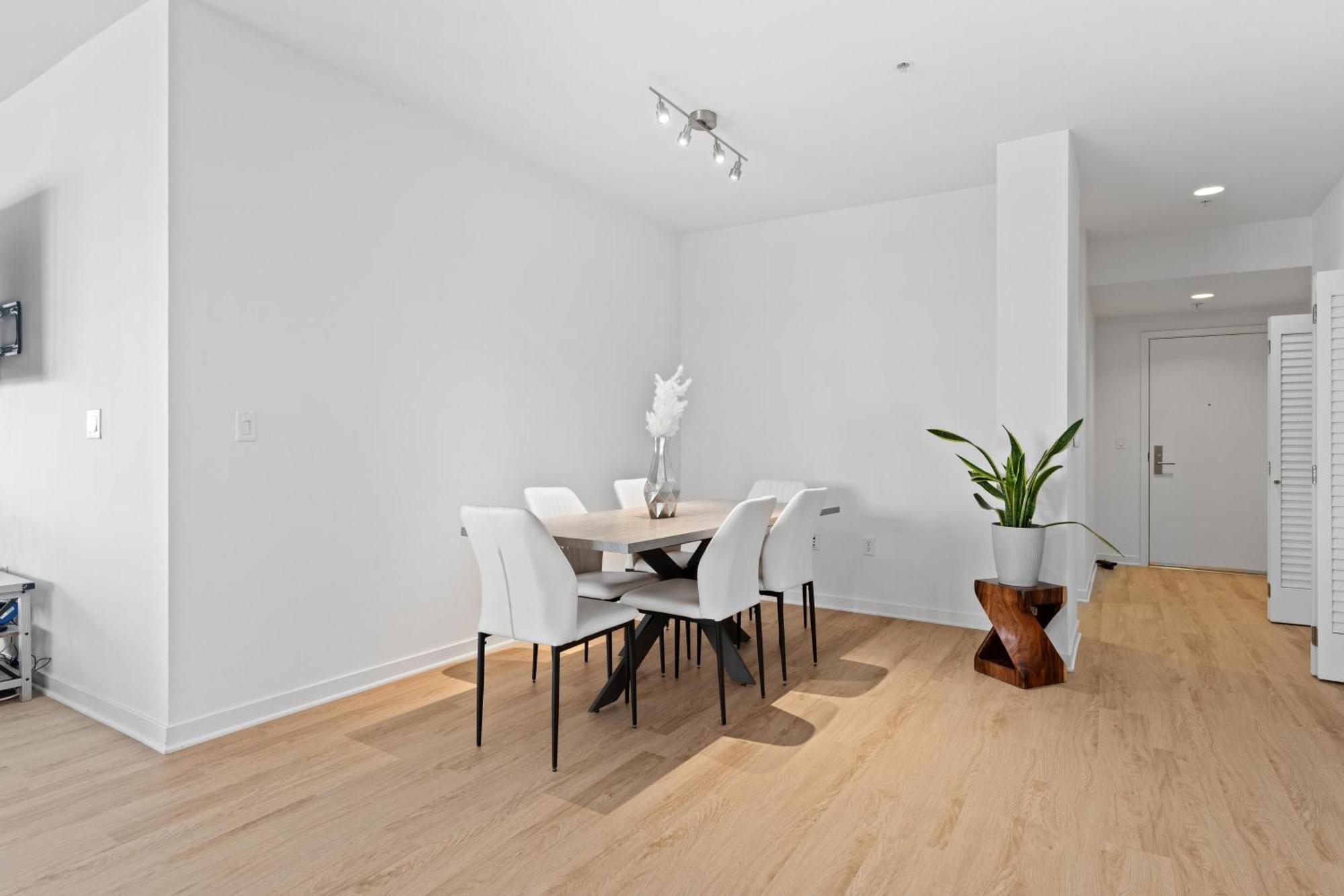 The Rose-Spacious 3-Bedroom Retreat In The Heart Of Marina Del Rey